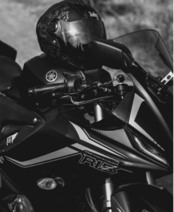 2025 Yamaha MT-15 vs R15 v4