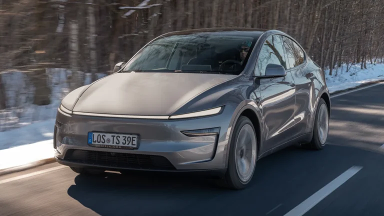 ₹67 Lakh Tesla Model Y Made a Jaw-Dropping Impact – लोग बोले ये Dream Car नहीं, TAX-LA है